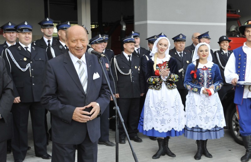 Prezydent przemawia na uroczystości otwarcia domu kultury, fot. Bogdan Szczupaj